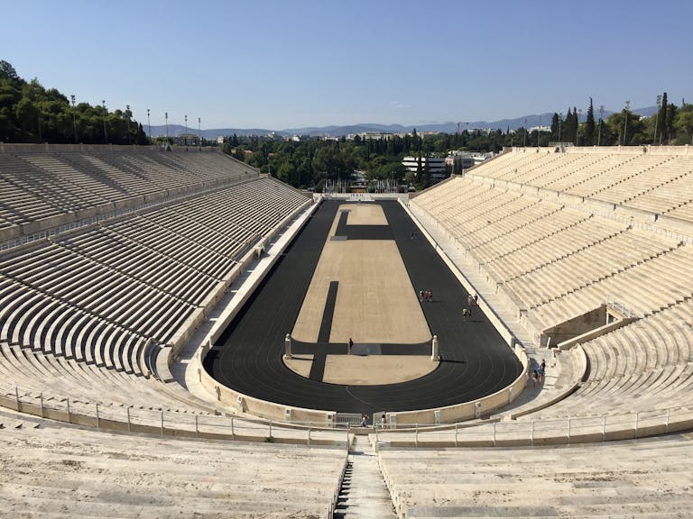 Stadion Panateński w Atenach, Grecja, prezentujący swoją historyczną marmurową strukturę.