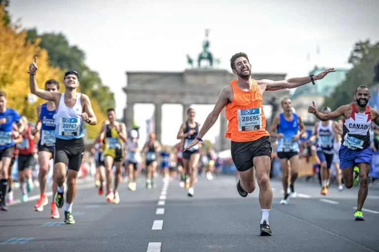 maraton w berlinie biegcze na trasie